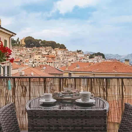 Matty's - Center - Sea View - Free Parking - Strategic Area Apartment *